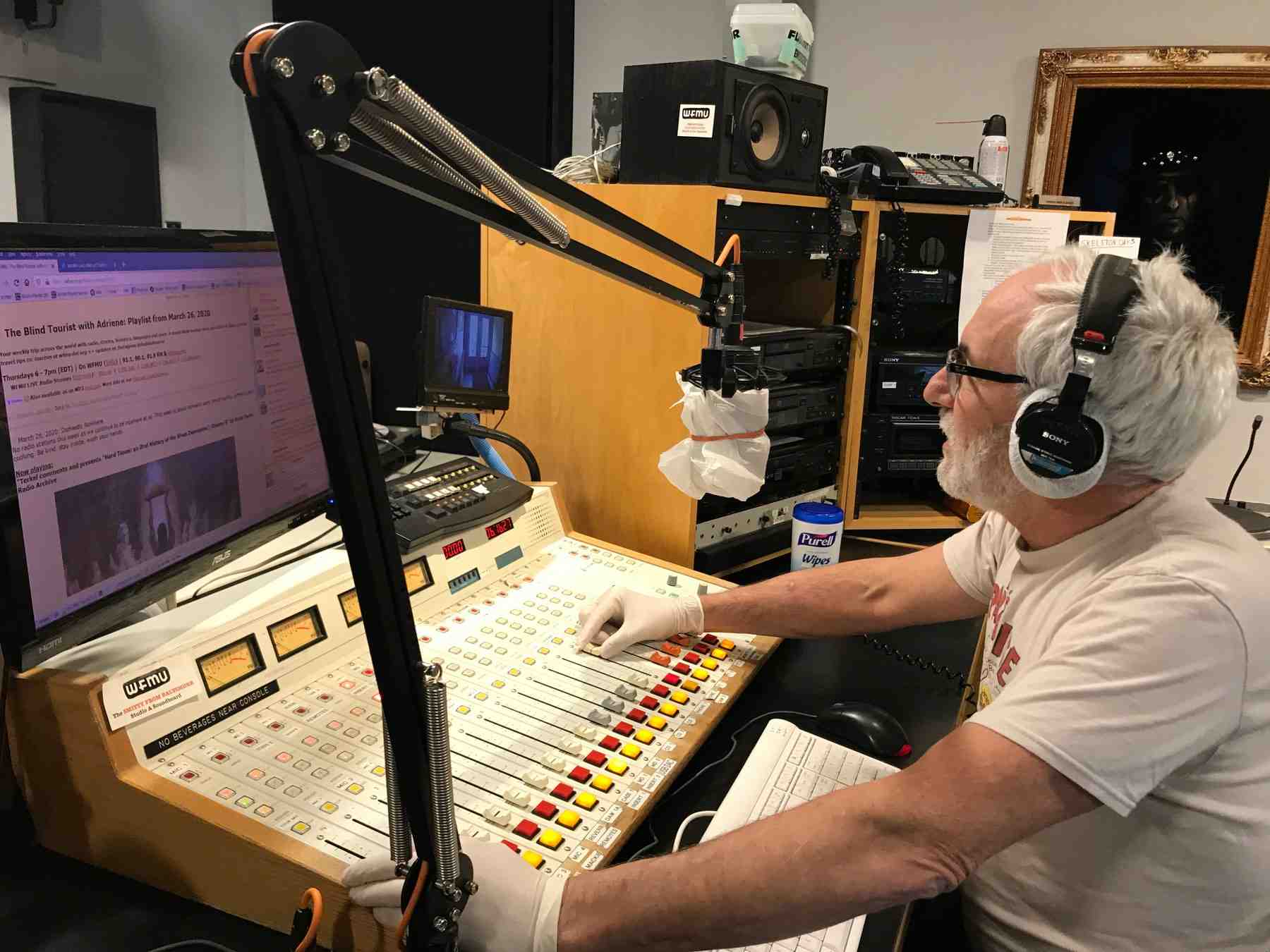 What are the advantages of radio over other mass media?